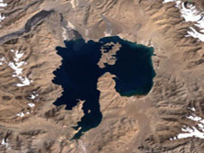 karakul lake in pamirs